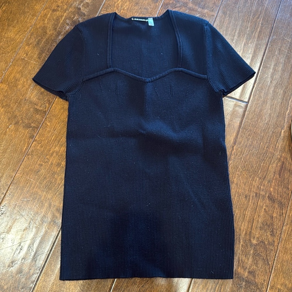 Elie Tahari fitted ribbed top